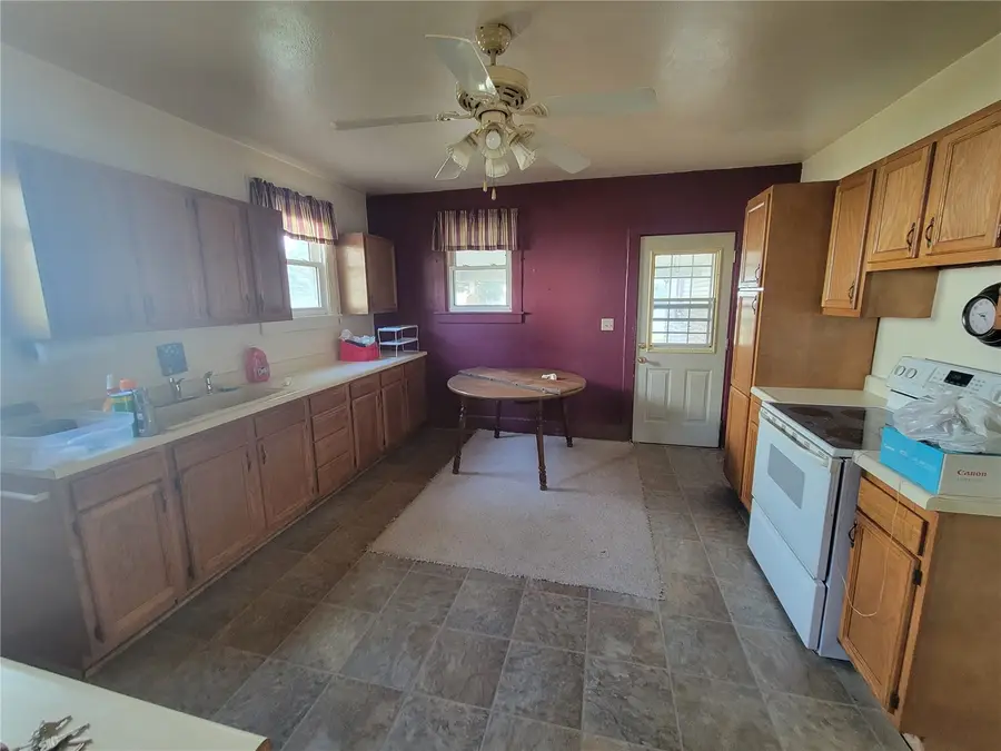 218 E Main St, Oxford, IA 52322 - #3
