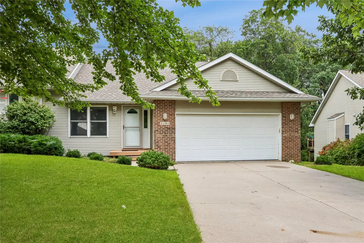 2283 E Grantview Dr, Coralville, IA 52241 - #1