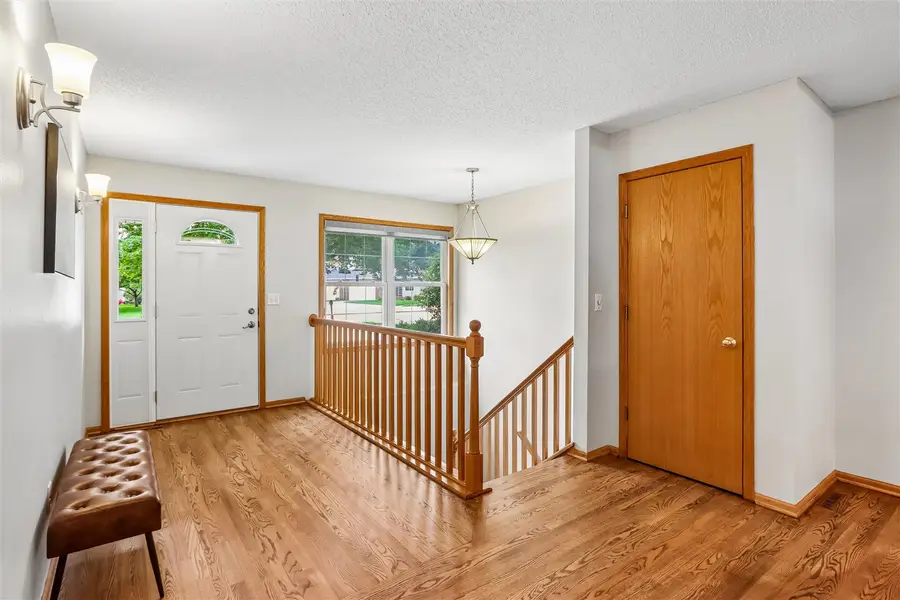 2283 E Grantview Dr, Coralville, IA 52241 - #2