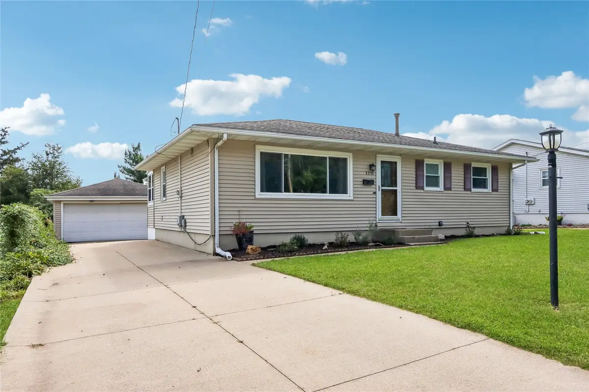 1711 34th Street Ne, Cedar Rapids, IA 52402 - #1