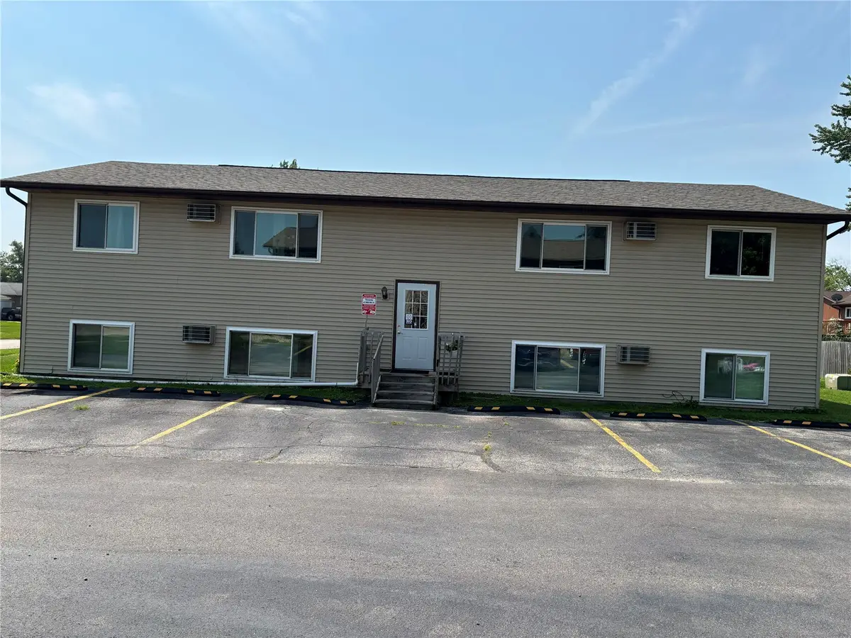 3080 8th St, Marion, IA 52302 - #1