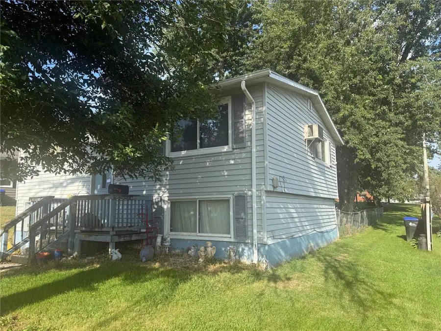 1511 4th Avenue, Belle Plaine, IA 52208 - #2