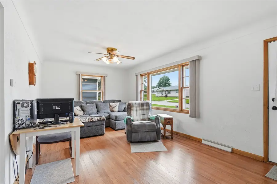357 23rd St Nw, Cedar Rapids, IA 52405 - #2