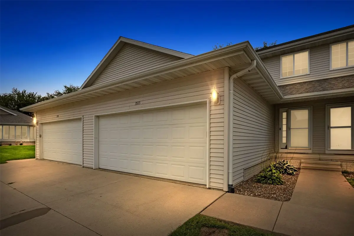 3535 Stoney Point Road Sw, Cedar Rapids, IA 52404 - #1