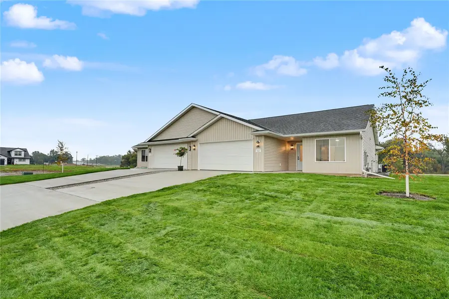 922 Oak Dr, Palo, IA 52324 - #2