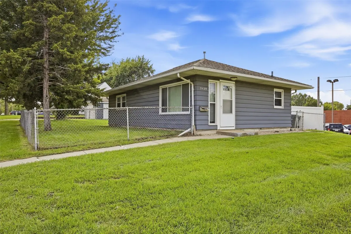 2429 Mt Vernon Road Se, Cedar Rapids, IA 52403 - #1