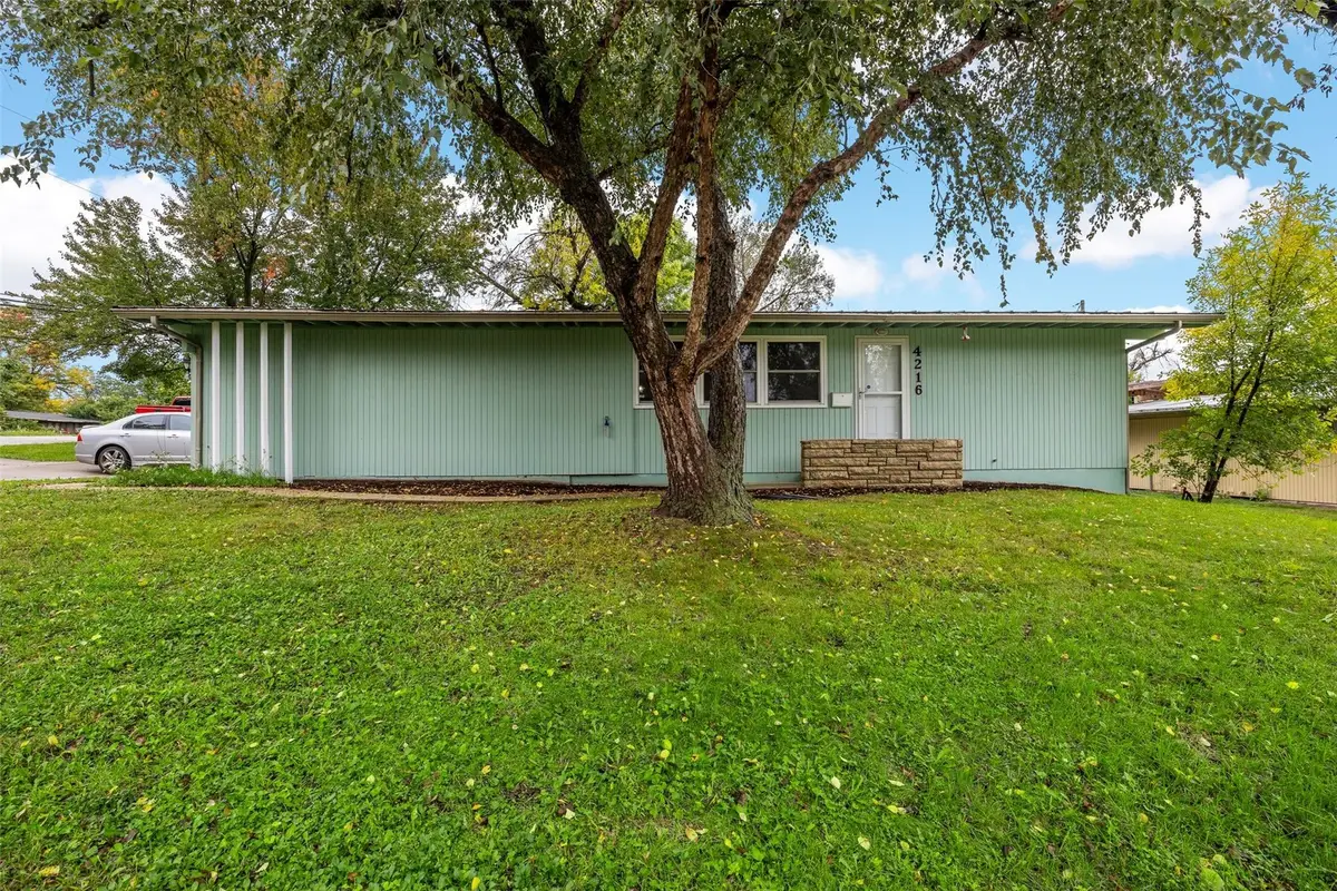 4216 Northwood Drive Ne, Cedar Rapids, IA 52402 - #1