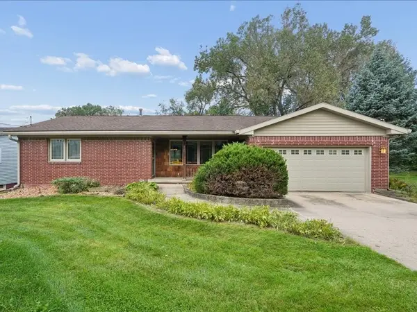 920 Westwood Drive Nw, Cedar Rapids, IA 52405