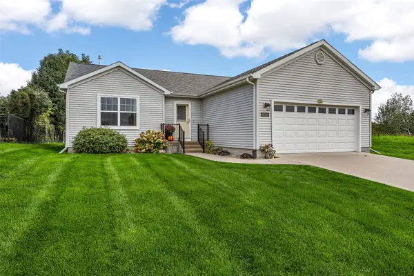 8520 Grand Oaks Drive Ne, Cedar Rapids, IA 52402