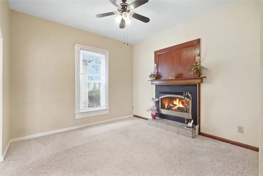 823 D Ave Nw, Cedar Rapids, IA 52405 - #3