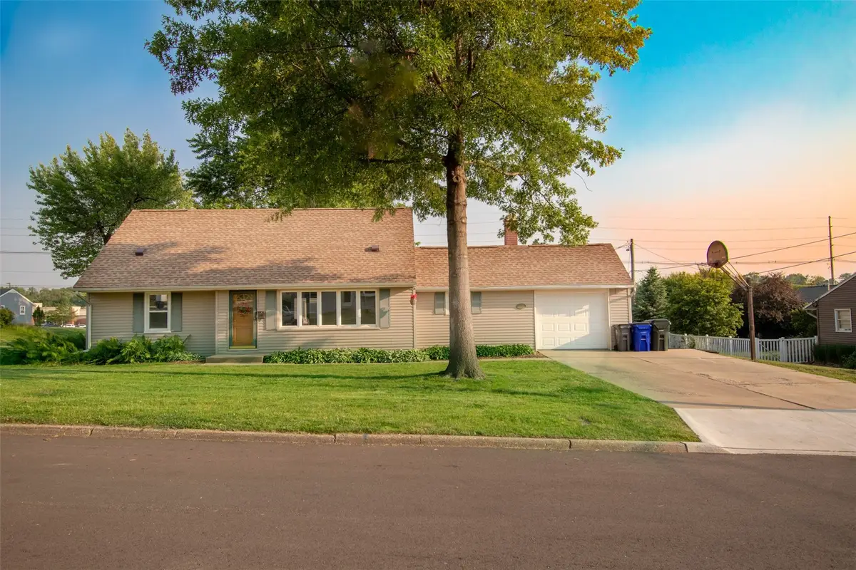 3849 Vine Avenue Se, Cedar Rapids, IA 52403 - #1