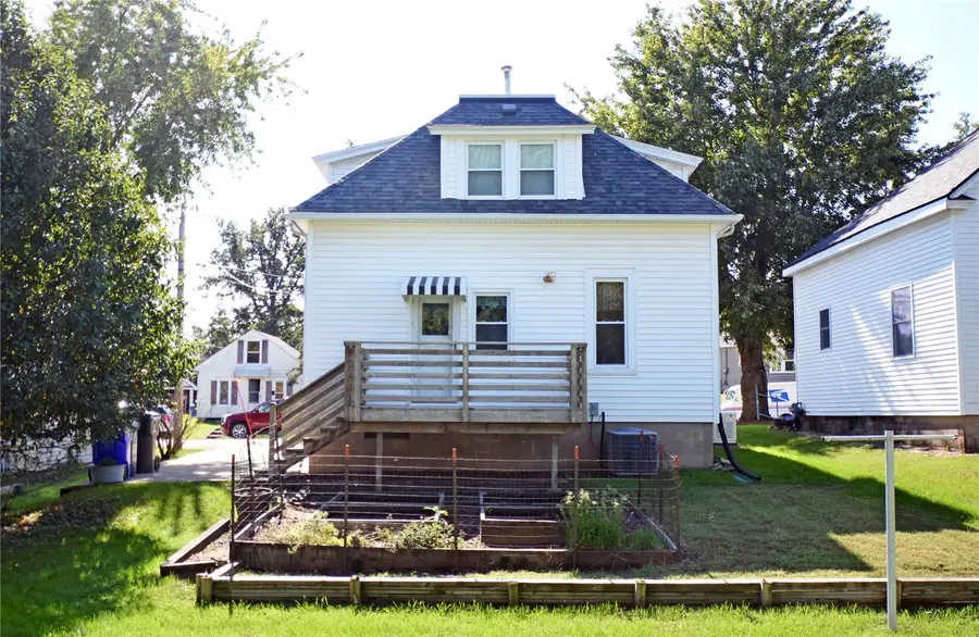 3137 Emerald Avenue Se, Cedar Rapids, IA 52403 - #2