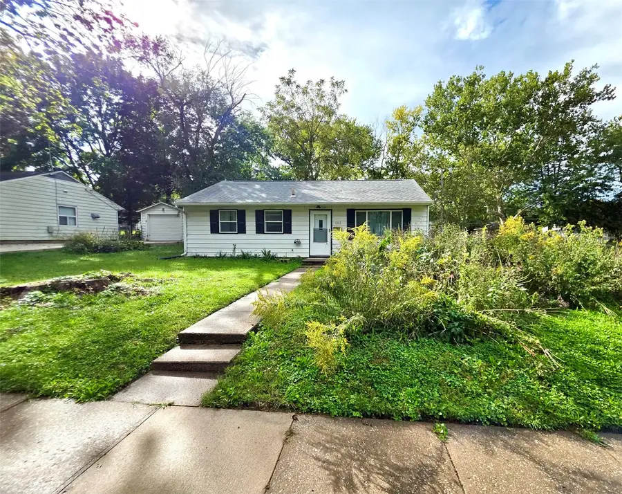 1303 Ash Street, Iowa City, IA 52240 - #2