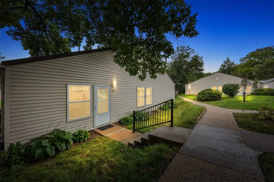 1220 Village Rd #12, Iowa City, IA 52240 - #3