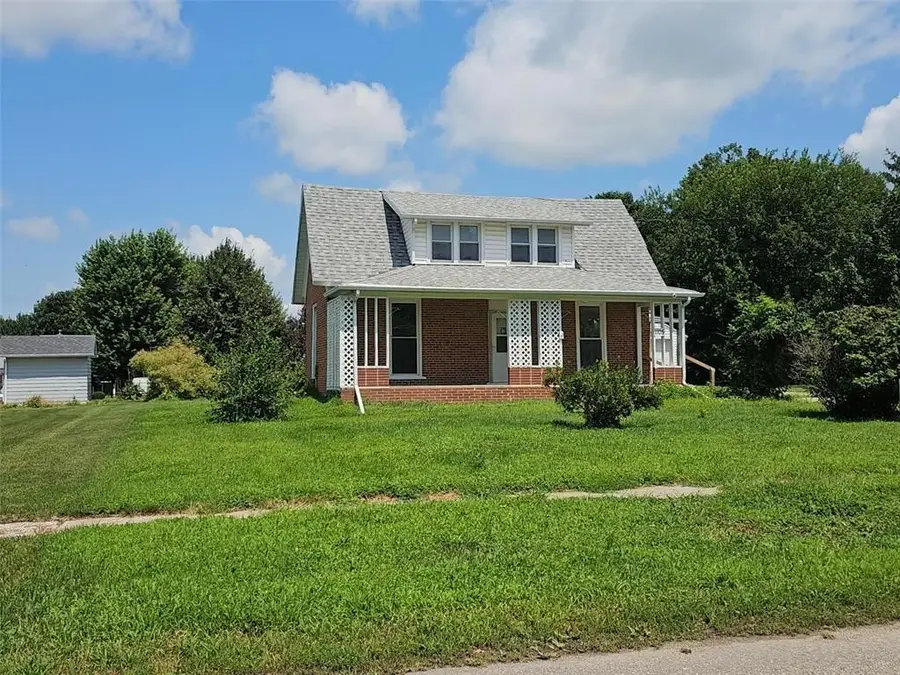 1105 5th Street E, Vinton, IA 52349 - #2