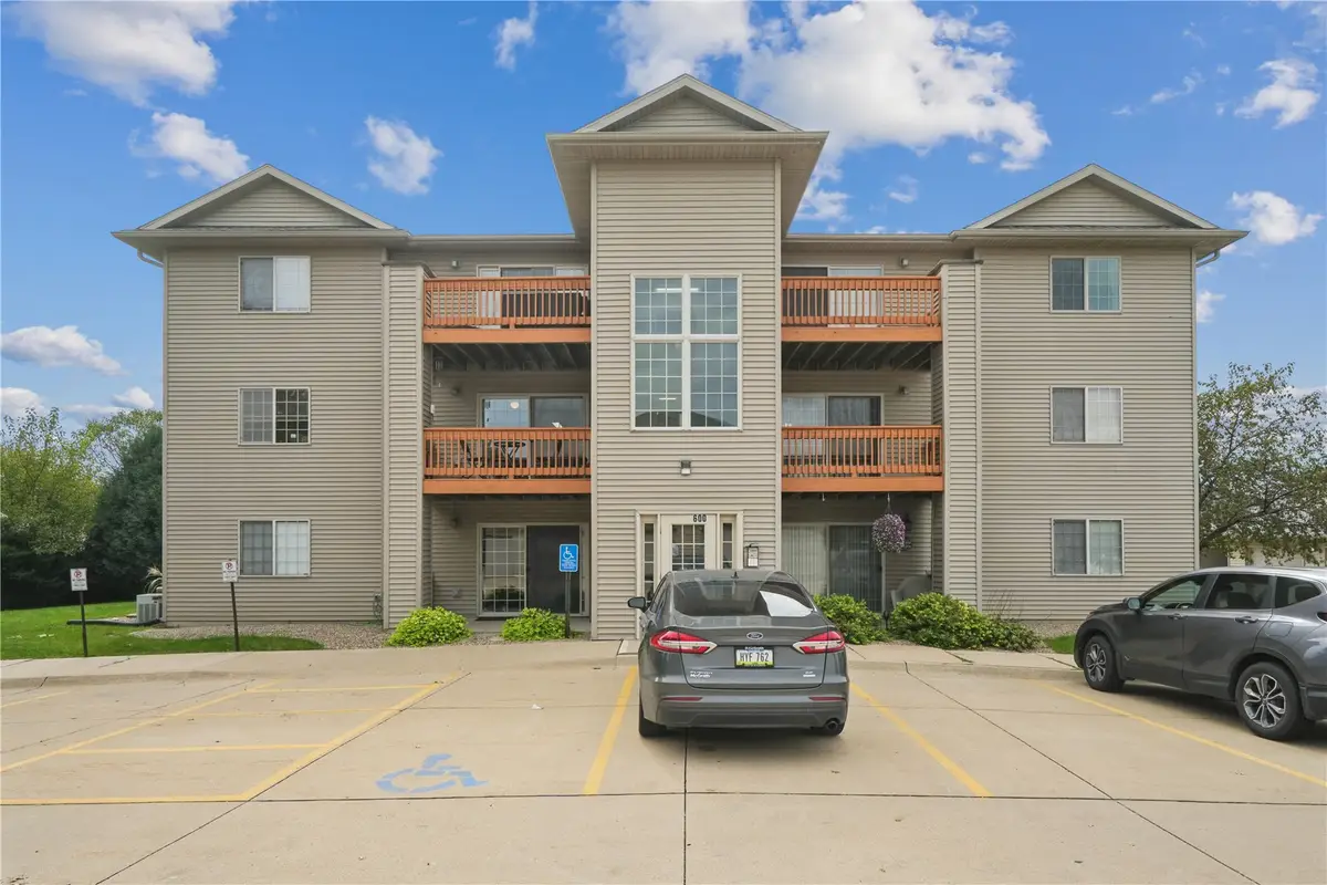 600 Colton Circle Ne #8, Cedar Rapids, IA 52402 - #1