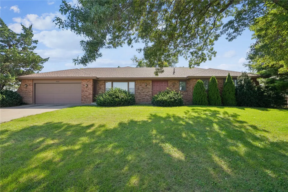 3611 1st Ave Sw, Cedar Rapids, IA 52405 - #1