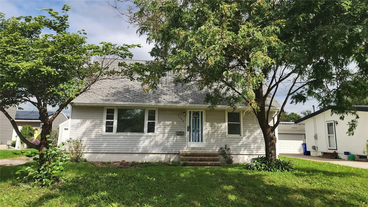 3308 H Ave Nw, Cedar Rapids, IA 52405 - #1
