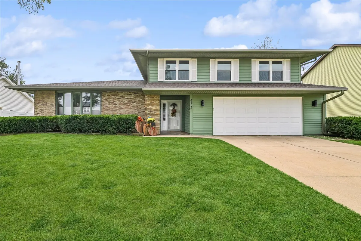 3923 Roxbury Drive Nw, Cedar Rapids, IA 52405 - #1