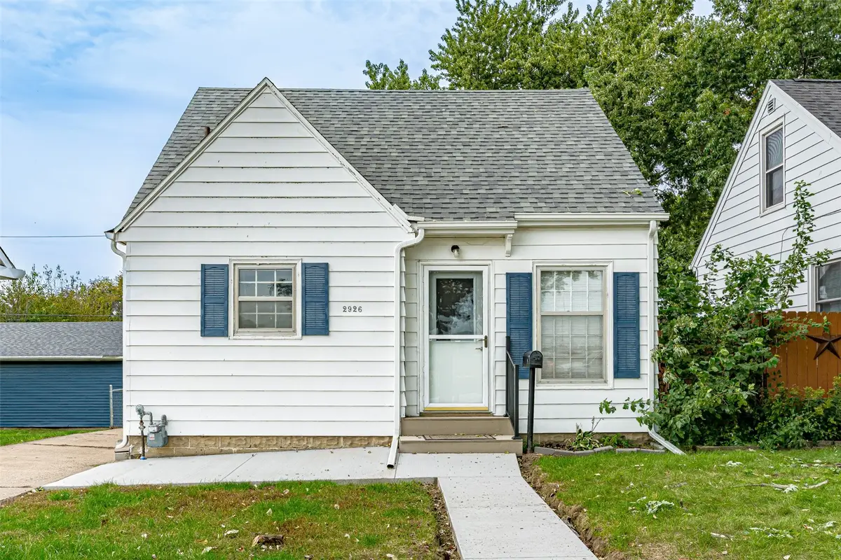 2926 C Avenue Ne, Cedar Rapids, IA 52402 - #1