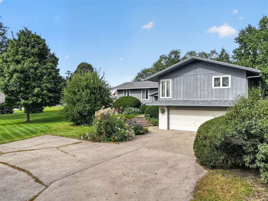 1515 Washington Drive, Vinton, IA 52349 - #3