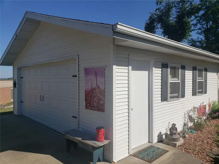 3501 F Avenue Nw, Cedar Rapids, IA 52405 - #2
