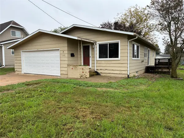 1122 E 3rd Street, Vinton, IA 52349
