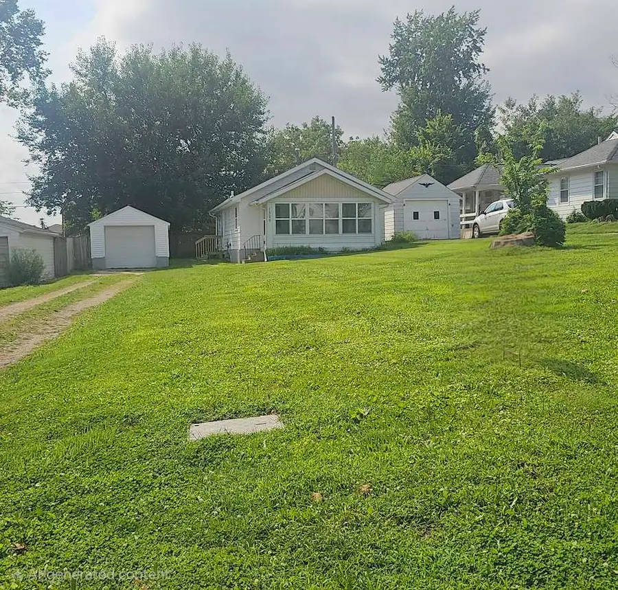 1325 Maplewood Drive Ne, Cedar Rapids, IA 52402 - #2