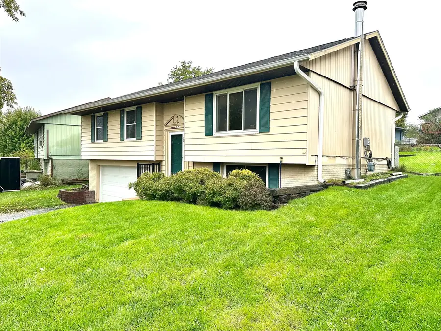 1612 Parkwood Lane Ne, Cedar Rapids, IA 52402 - #2