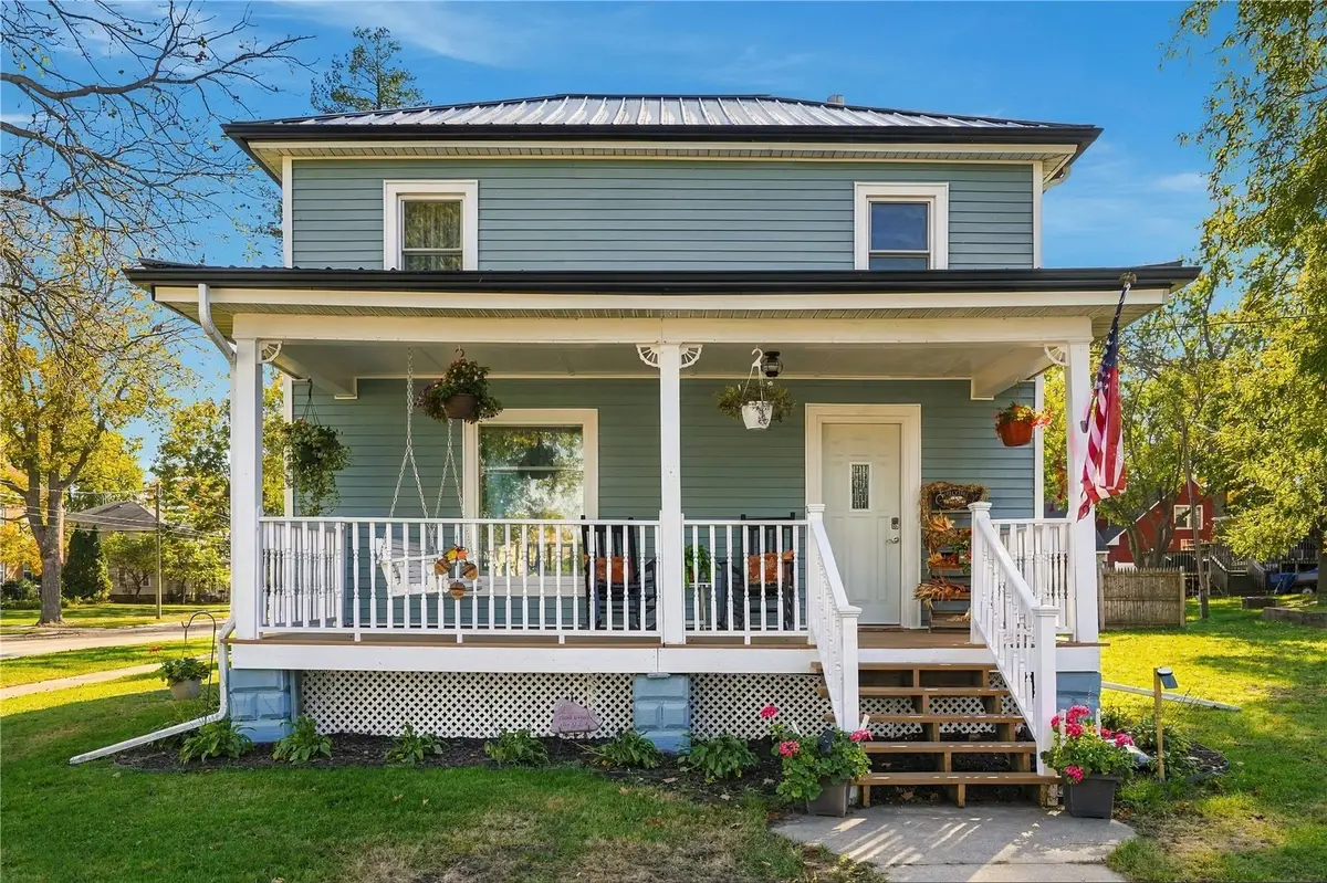 409 3rd St Se, Independence, IA 50644 - #1