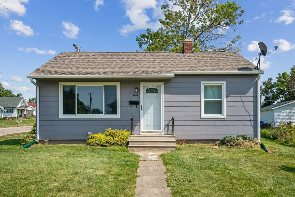 1060 NE 17th Street, Cedar Rapids, IA 52402 - #1
