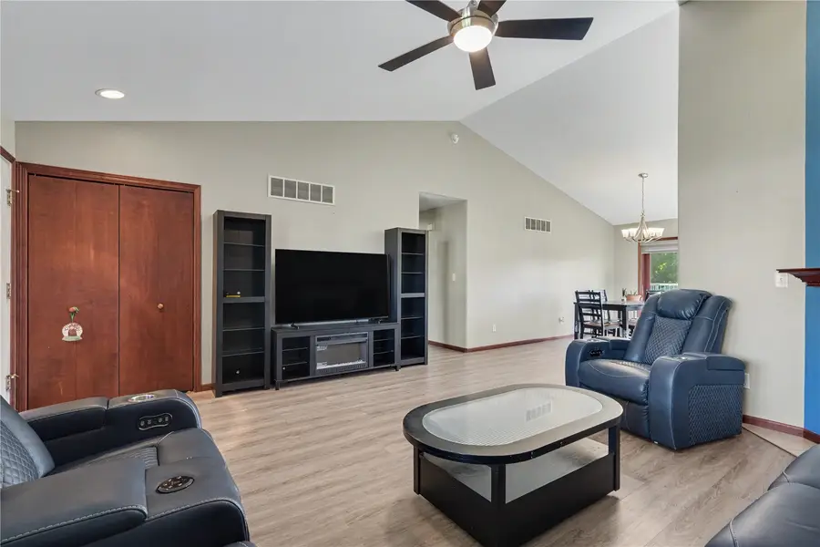 2395 Wolf Run, Hiawatha, IA 52233 - #3