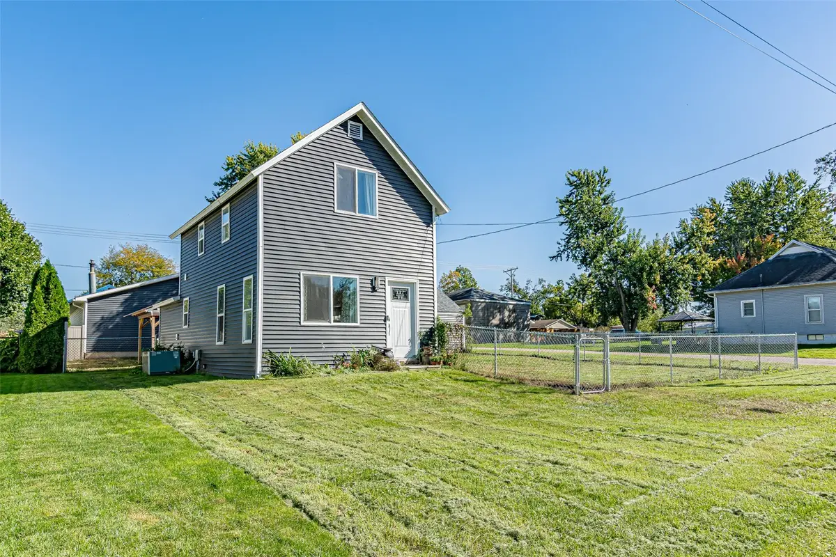 1302 Central Avenue, Center Point, IA 52213 - #1