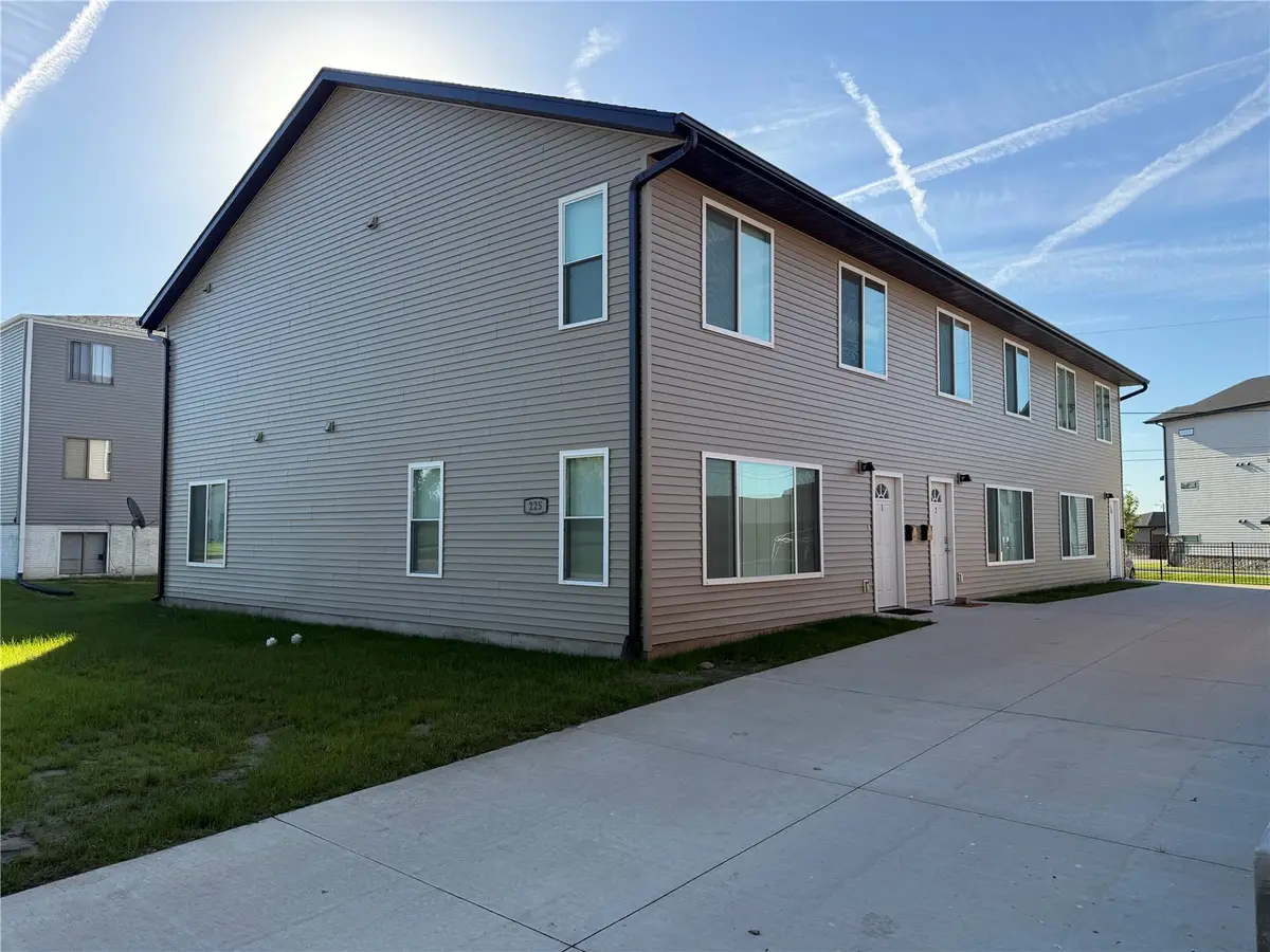 225 Clymer Road, Hiawatha, IA 52233 - #1