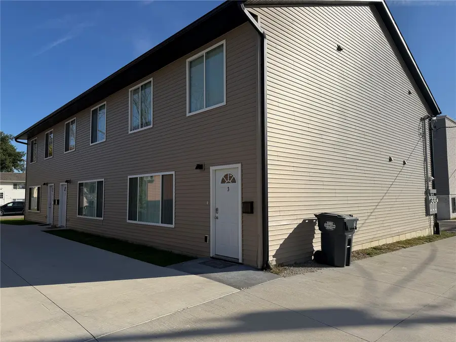 225 Clymer Road, Hiawatha, IA 52233 - #2