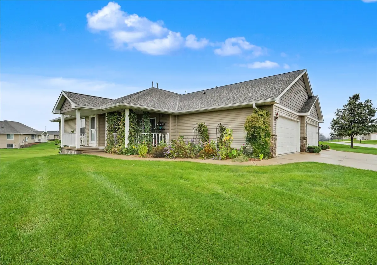 6331 Muirfield Dr, Cedar Rapids, IA 52404 - #1