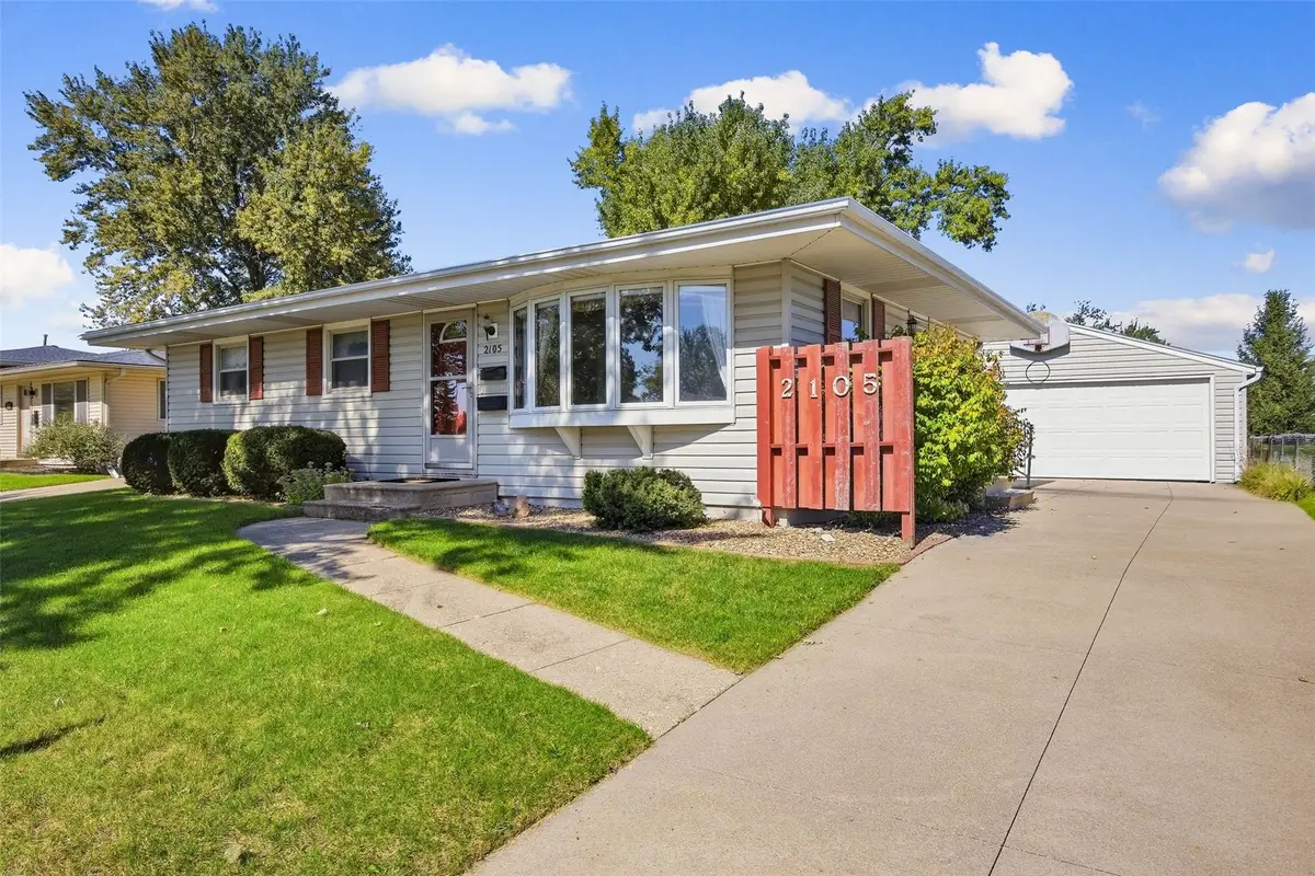 2105 Highview Drive, Marion, IA 52302 - #1