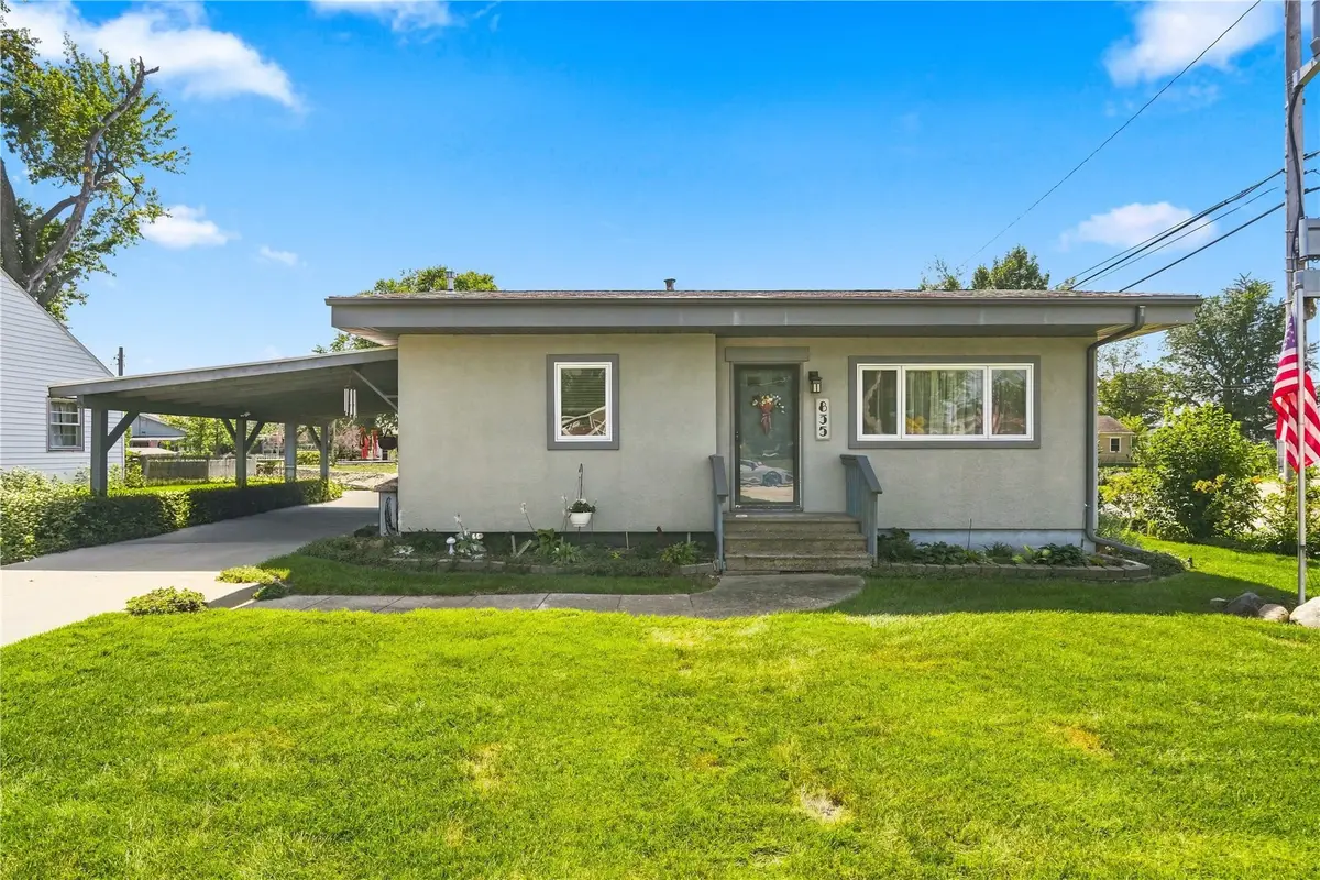 835 37th Street Ne, Cedar Rapids, IA 52402 - #1