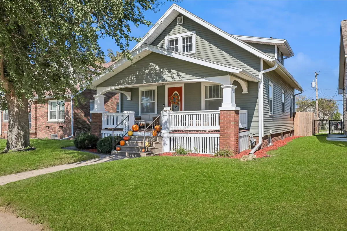 2201 D Street Sw, Cedar Rapids, IA 52404 - #1