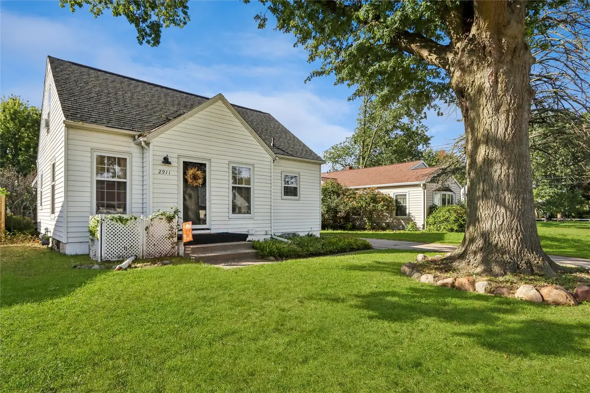 2911 Meadowbrook Drive Se, Cedar Rapids, IA 52403 - #1