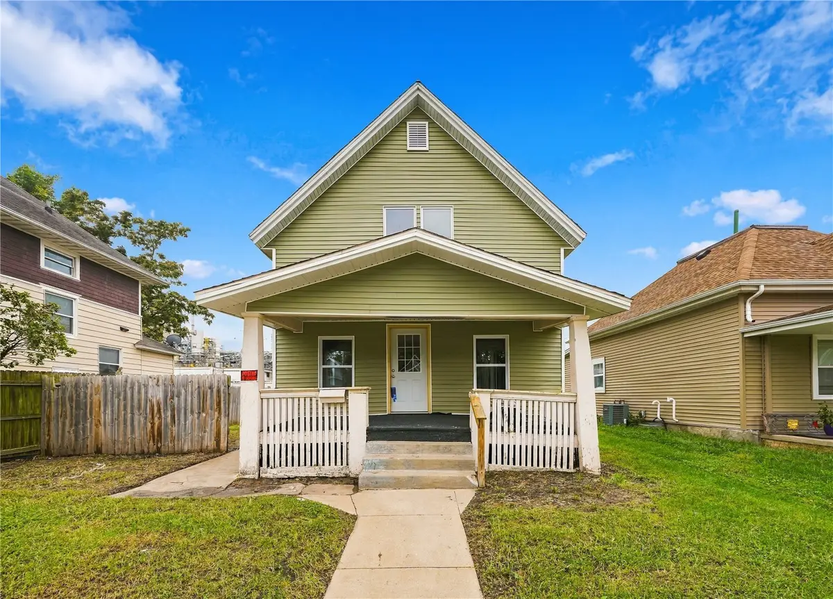 828 10th St, Cedar Rapids, IA 52406 - #1