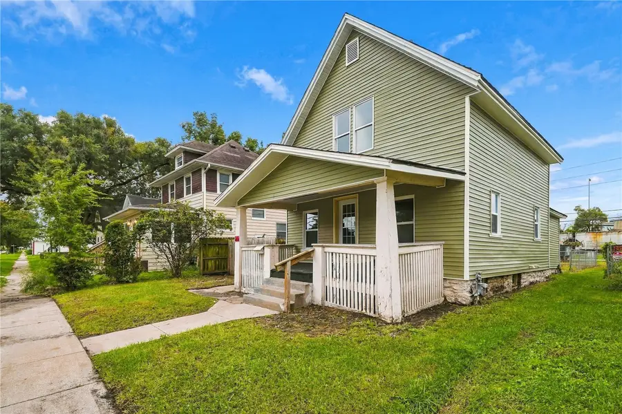 828 10th St, Cedar Rapids, IA 52406 - #2
