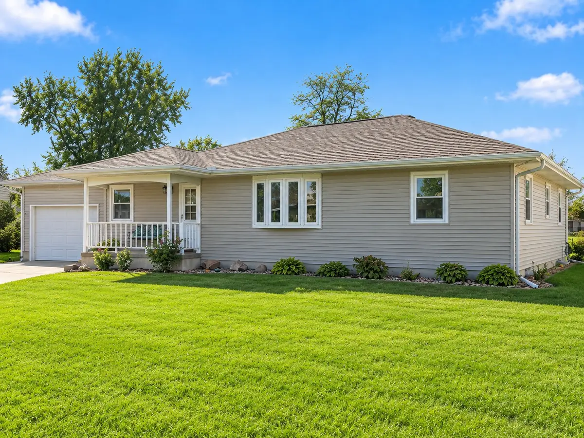 533 Park St, Fairfax, IA 52228 - #1