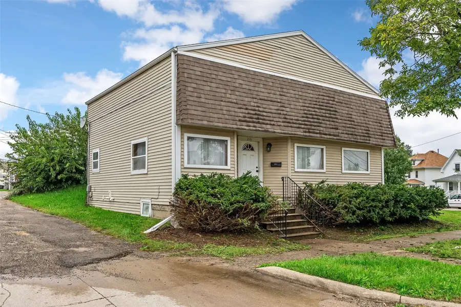 216 13th Street Nw, Cedar Rapids, IA 52405 - #3