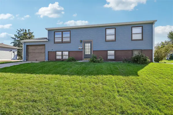 5937 Sharon Ln Nw, Cedar Rapids, IA 52405