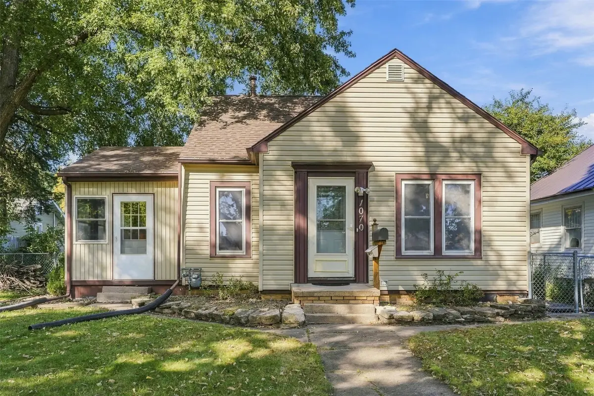 1070 H Avenue Nw, Cedar Rapids, IA 52405 - #1
