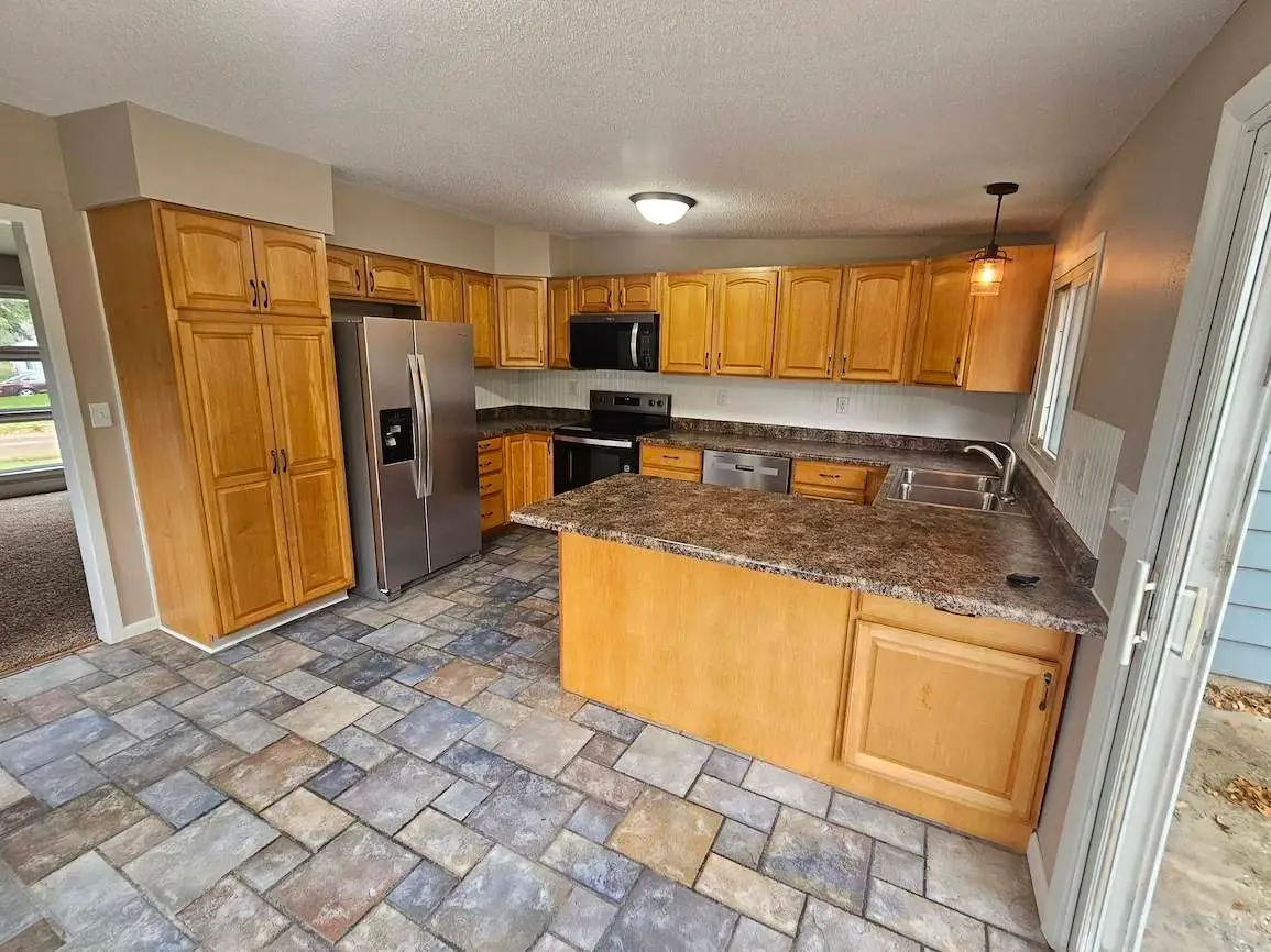 1915 11th Avenue, Marion, IA 52302 - #1