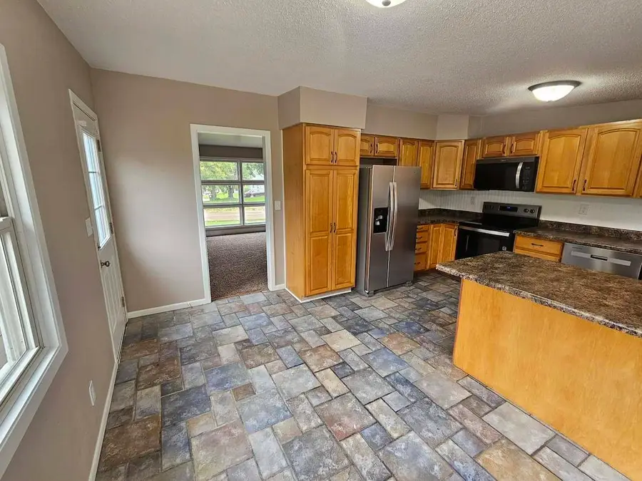 1915 11th Avenue, Marion, IA 52302 - #2