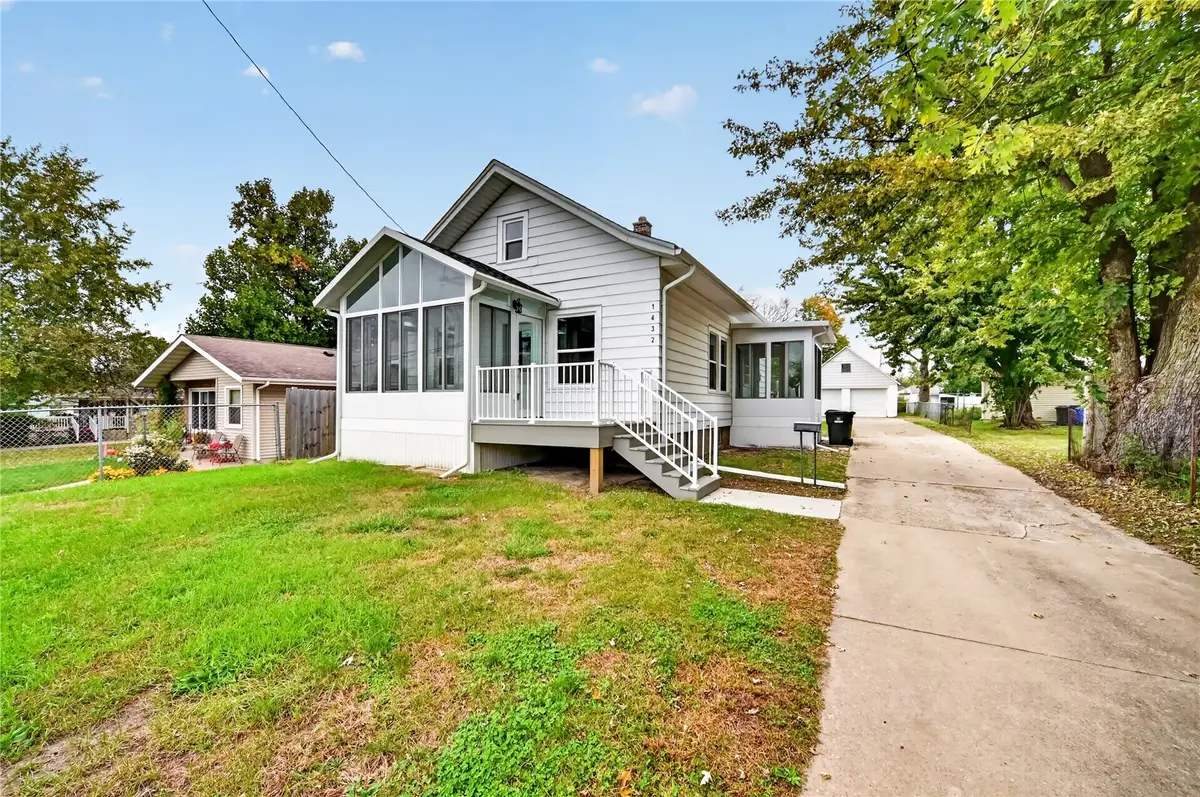 1432 34th Street Ne, Cedar Rapids, IA 52402 - #1
