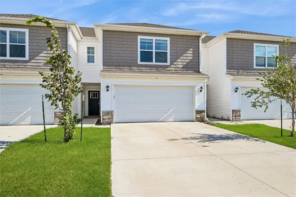 838 Oak Dr, Palo, IA 52324